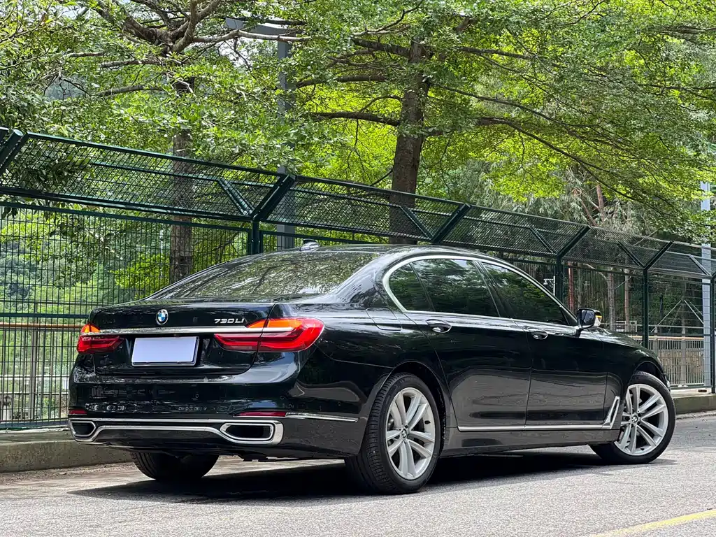 BMW 7 Series 2018 — фото 25