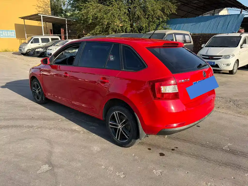 Skoda Rapid Spaceback 2016 — фото 6