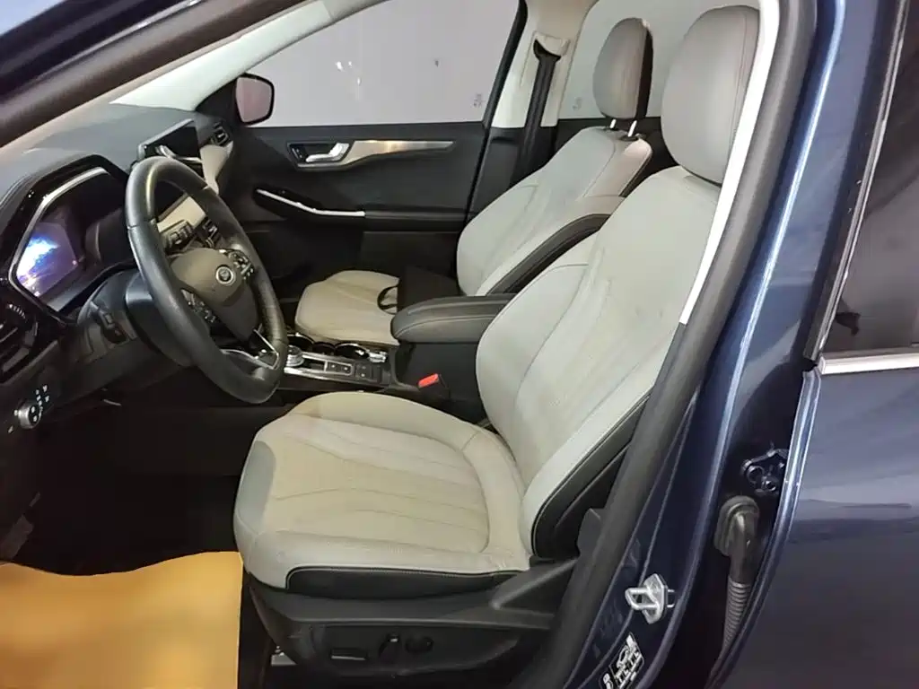 Ford Escape 2021 — фото 15