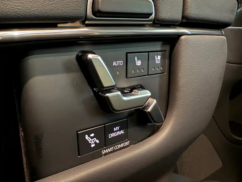 Toyota Alphard 2024 — фото 24