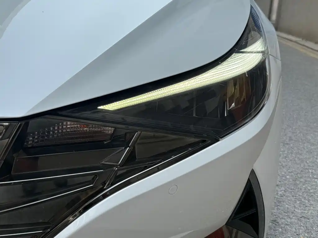 Hyundai Elantra 2021 — фото 24