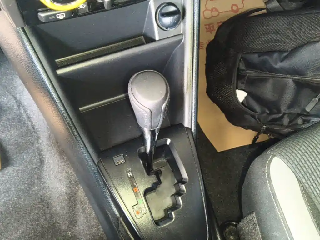Toyota Yaris L 2023 — фото 14
