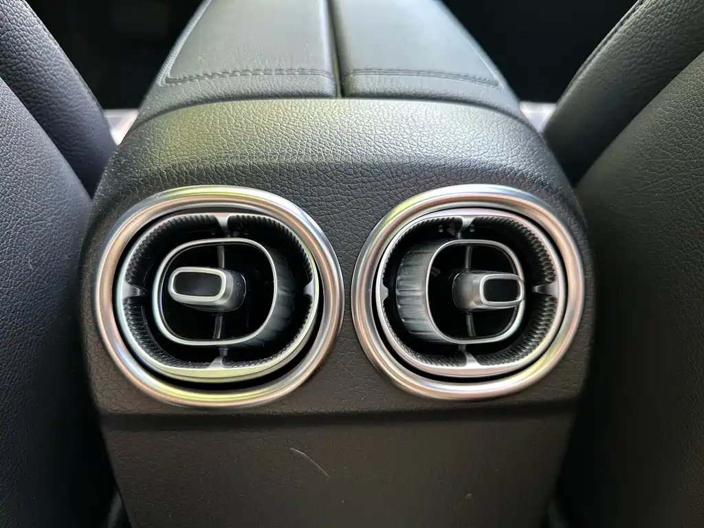 Mercedes-Benz C-Class 2024 — фото 14