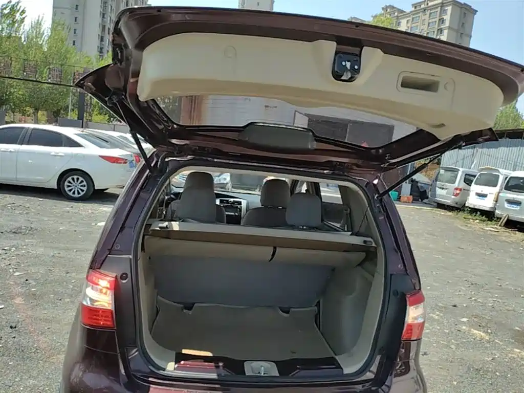 Nissan Livina 2015 — фото 19