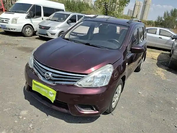 Nissan Livina 2015