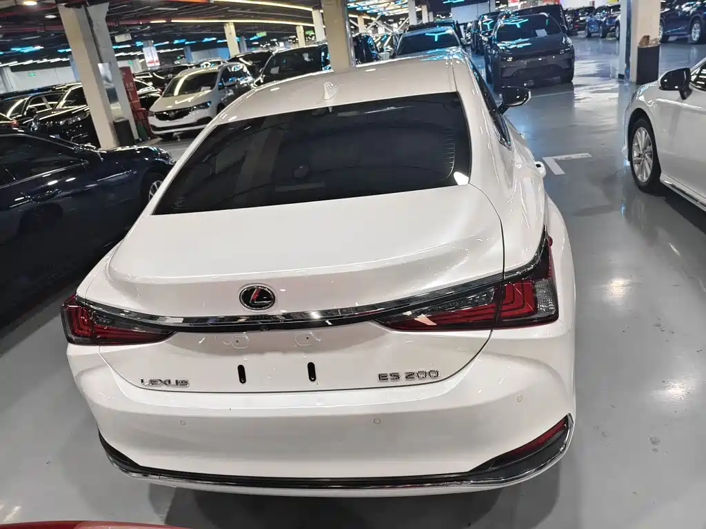 Lexus ES 2023 — фото 16