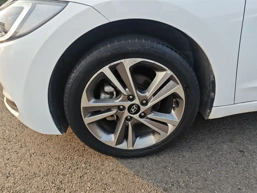 Hyundai Elantra 2019 — фото 25