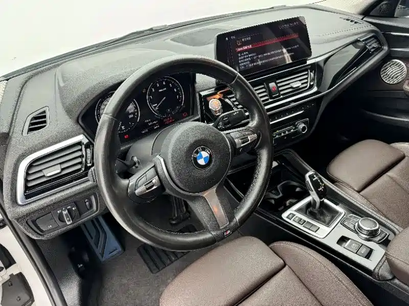 BMW 1 Series 2023 — фото 11