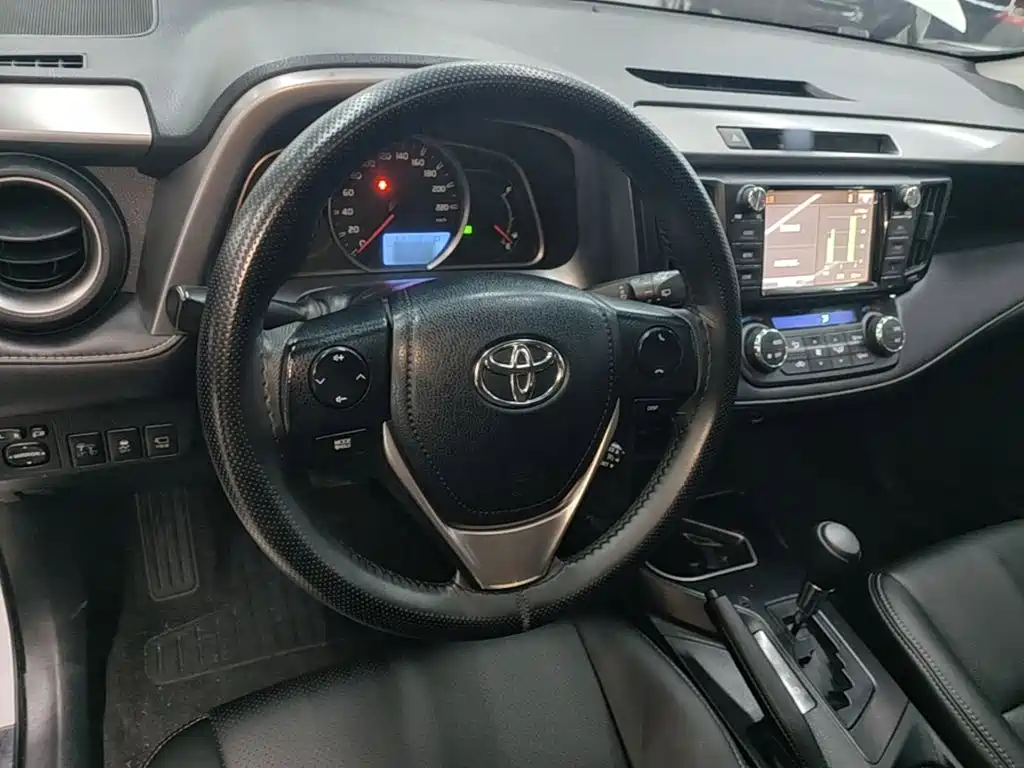 Toyota RAV4 2017 — фото 11