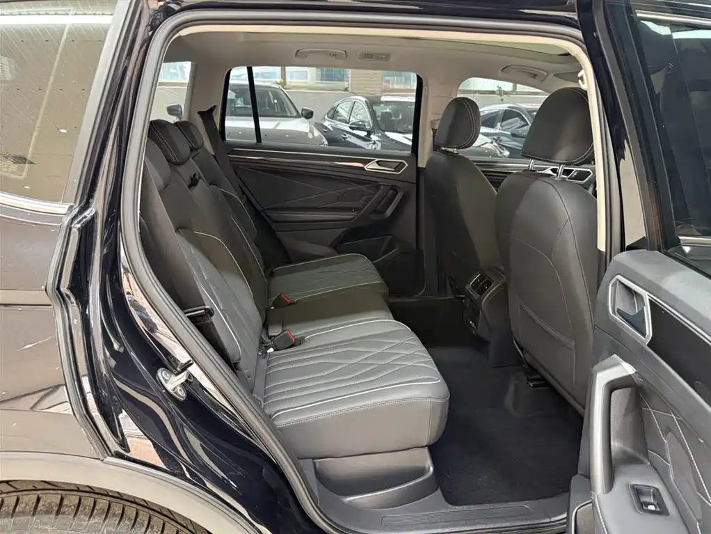 Volkswagen Tiguan L 2023 — фото 22
