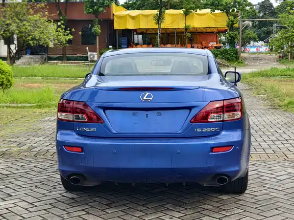 Lexus IS 2011