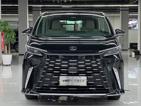 Lexus LM 2025