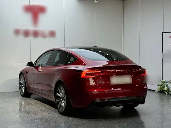 Tesla Model 3 2024