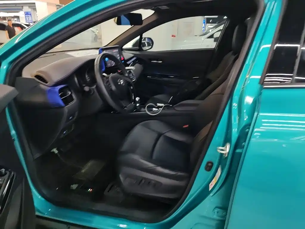 Toyota C-HR 2019 — фото 15