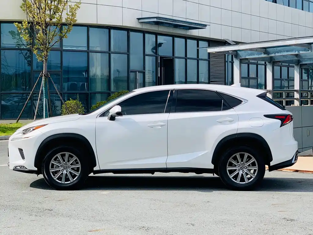 Lexus NX 2021