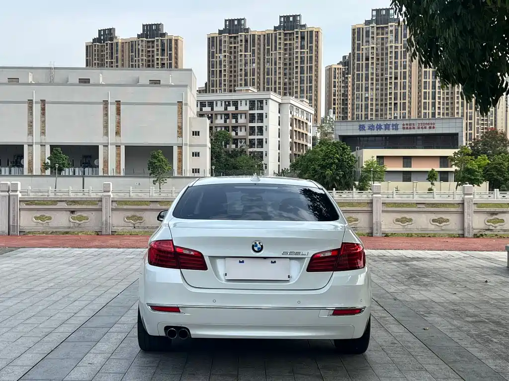 BMW 5 Series 2015 — фото 8