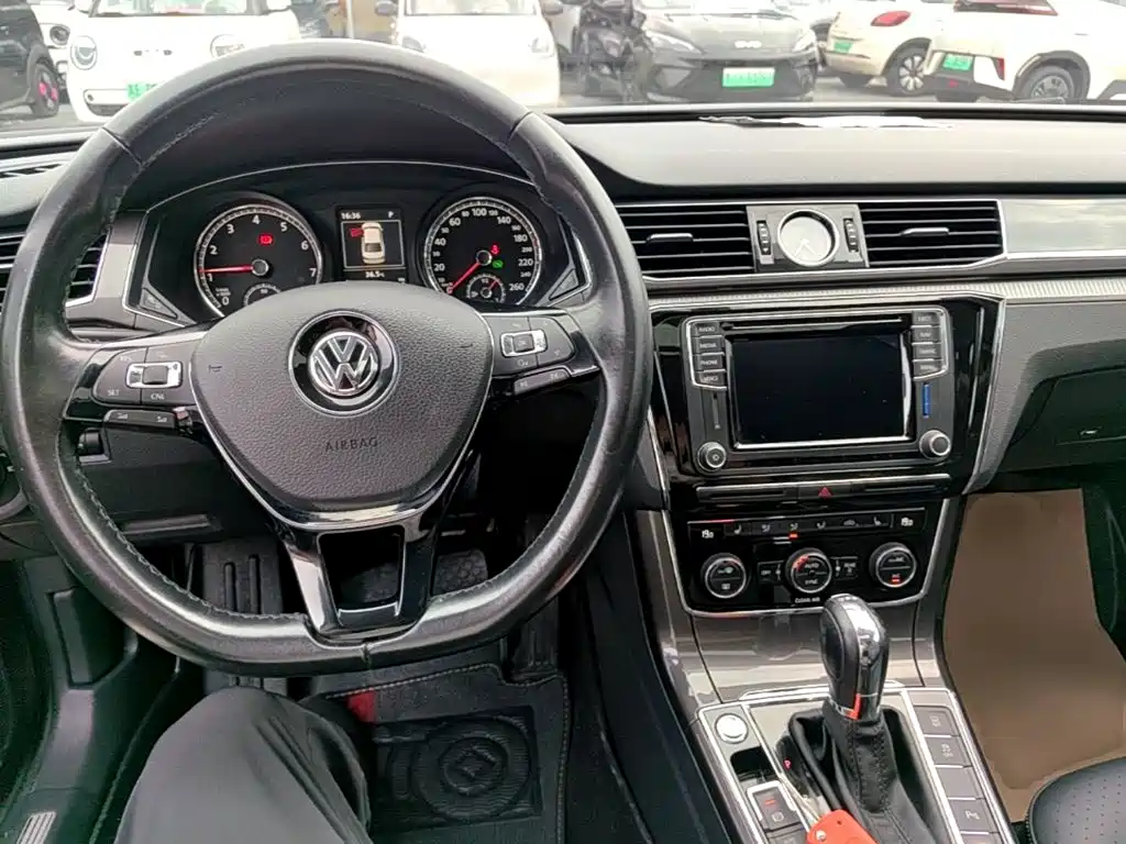 Volkswagen Passat 2016 — фото 10