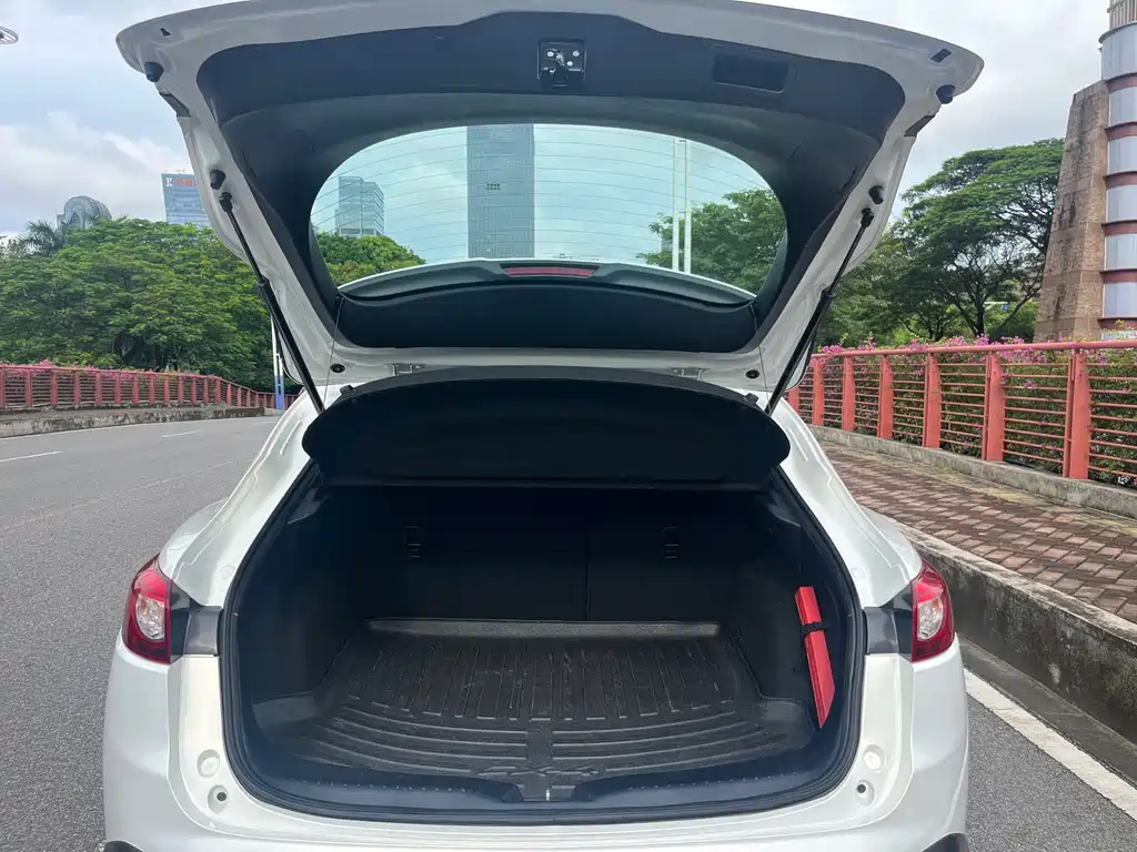 Mazda CX-4 2017 — фото 18