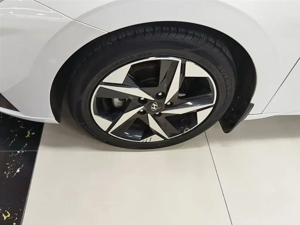 Hyundai Elantra 2022 — фото 23