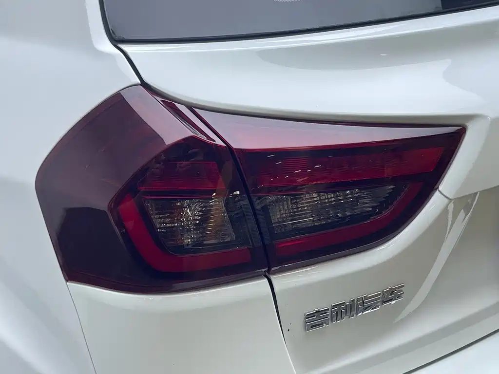 Geely Vision X3 2020 — фото 10