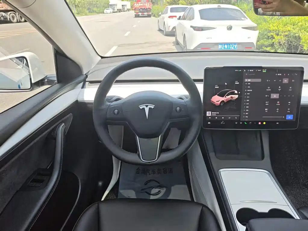 Tesla Model Y 2023 — фото 15