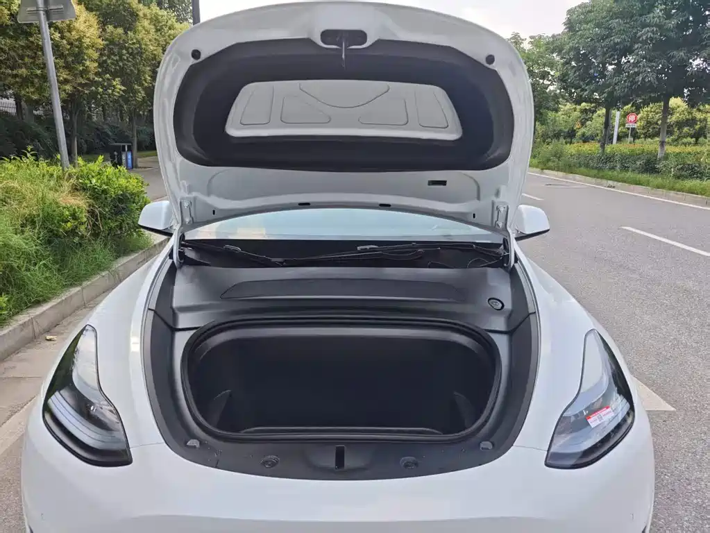 Tesla Model Y 2023 — фото 14