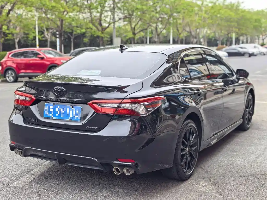 Toyota Camry 2023 — фото 8