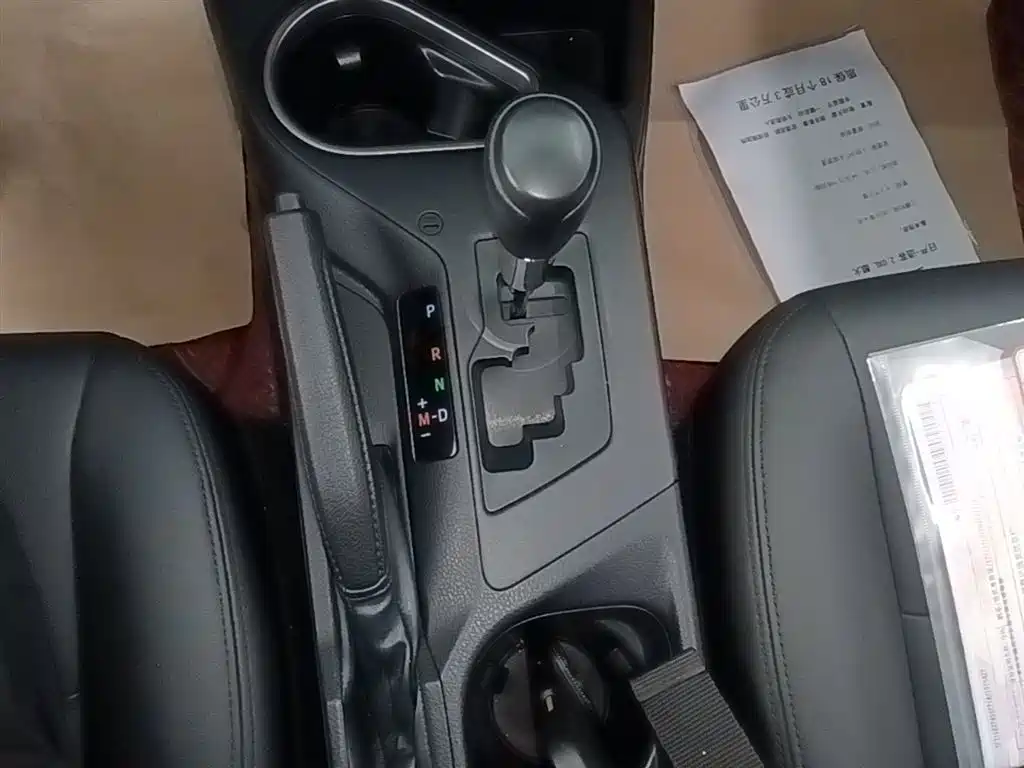 Toyota RAV4 2017 — фото 14