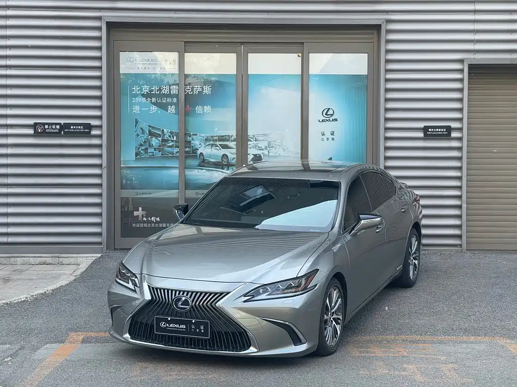 Lexus ES 2021 — фото 1