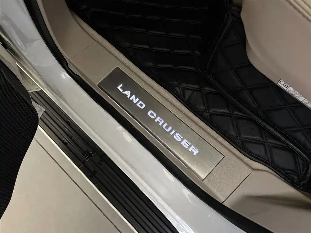 Toyota Land Cruiser 2023 — фото 10