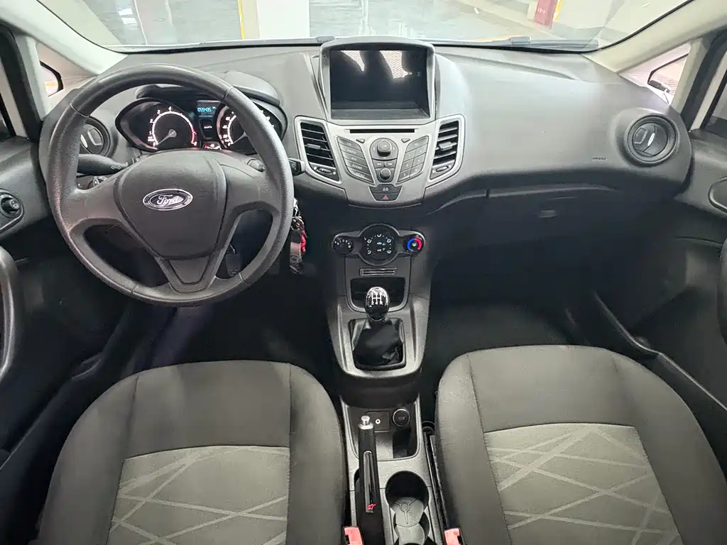 Ford Fiesta 2013 — фото 13