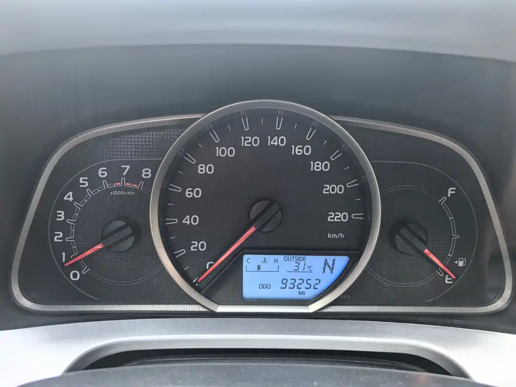 Toyota RAV4 2017 — фото 23