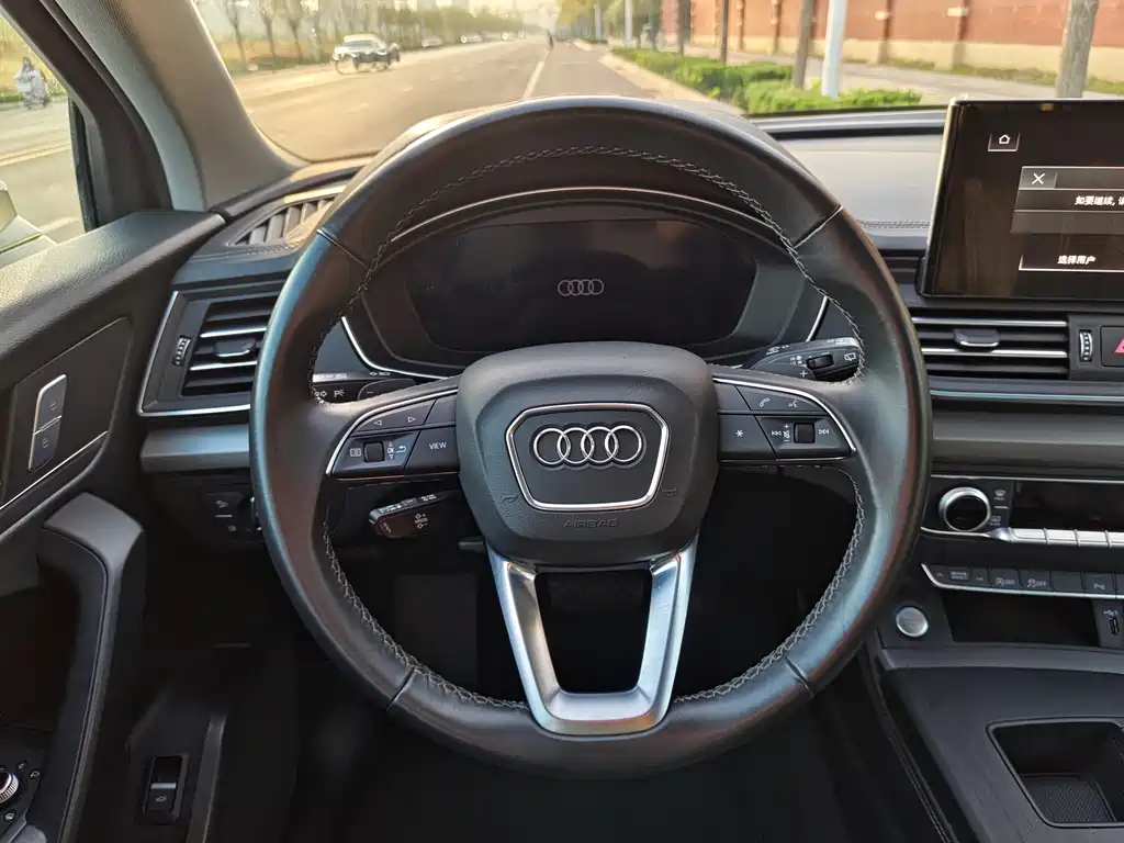 Audi Q5L 2023 — фото 23
