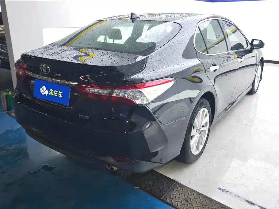 Toyota Camry 2023 — фото 3