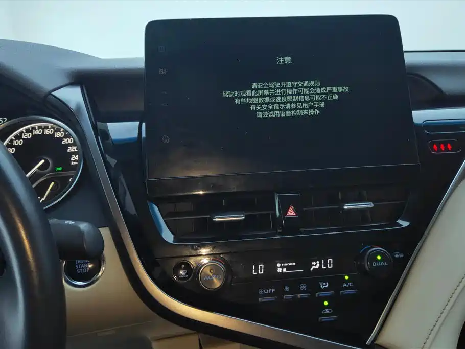 Toyota Camry 2023 — фото 13