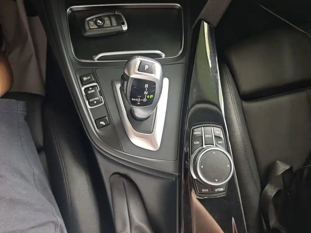 BMW 3 Series 2019 — фото 14