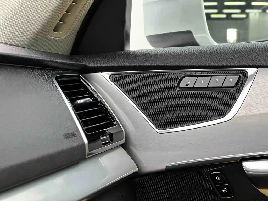 Volvo XC90 2016 — фото 14