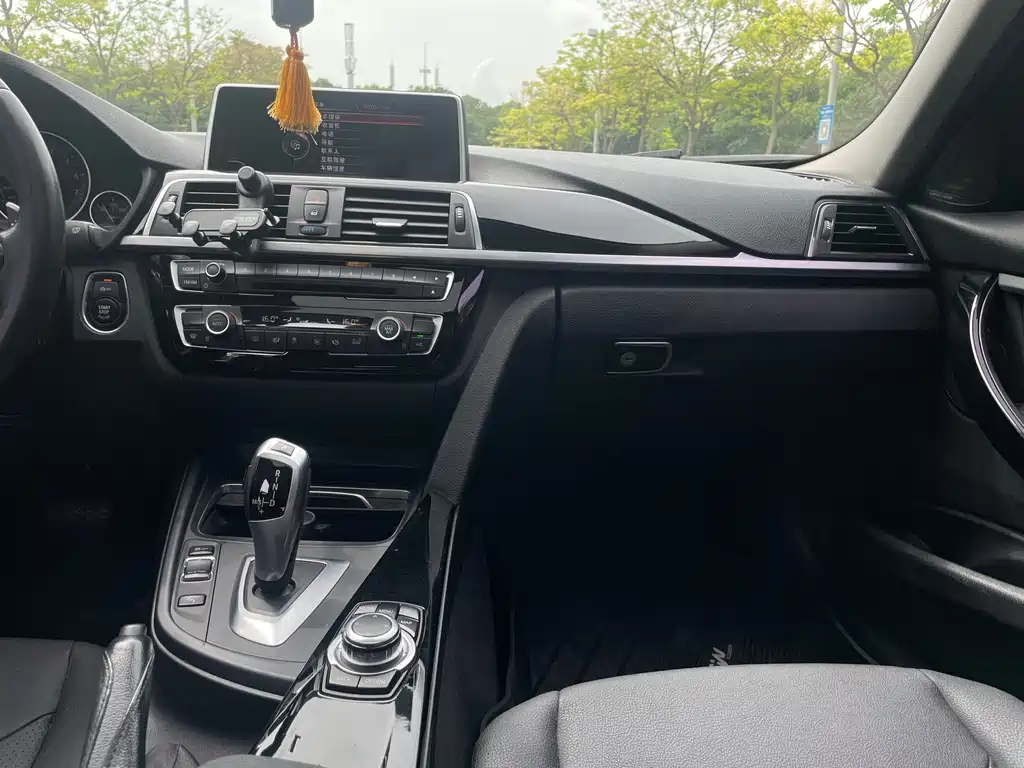 BMW 3 Series 2016 — фото 17