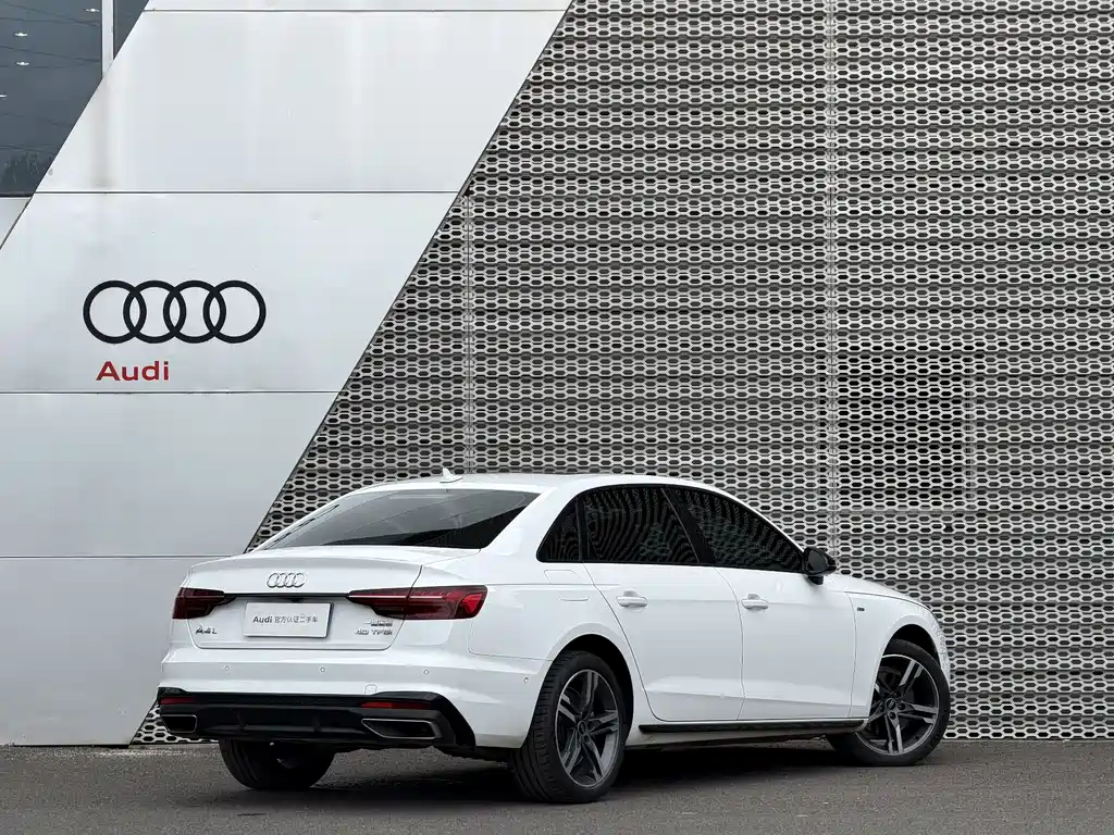 Audi A4L 2023 — фото 4