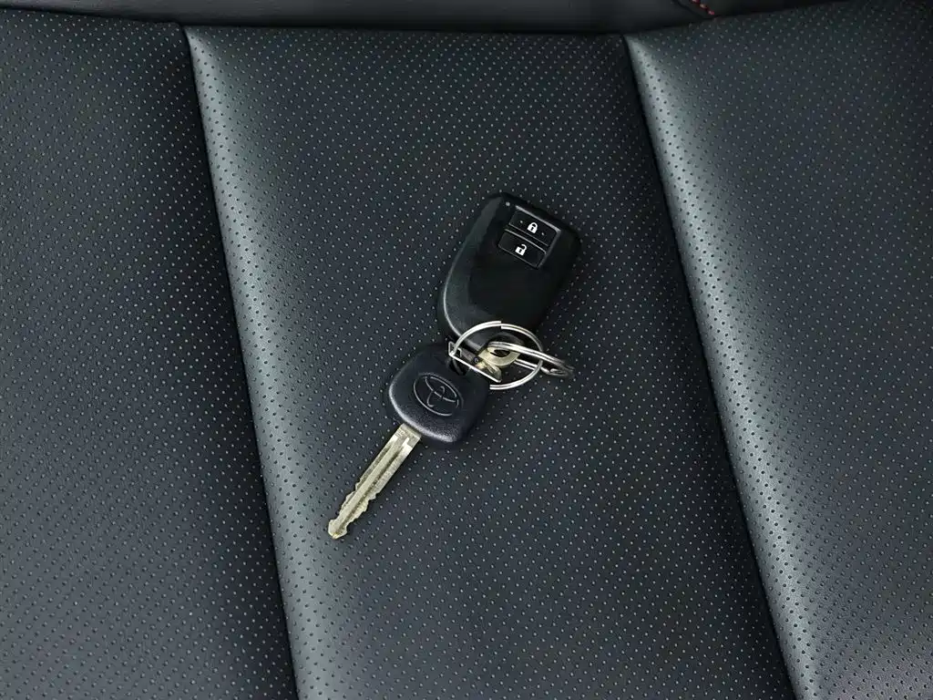 Toyota Yaris L 2022 — фото 12