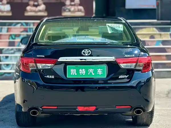 Toyota Reiz 2013