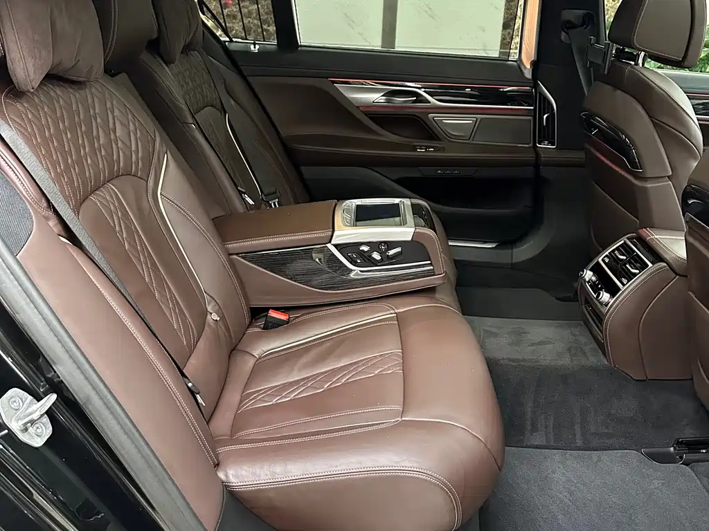 BMW 7 Series 2022 — фото 11