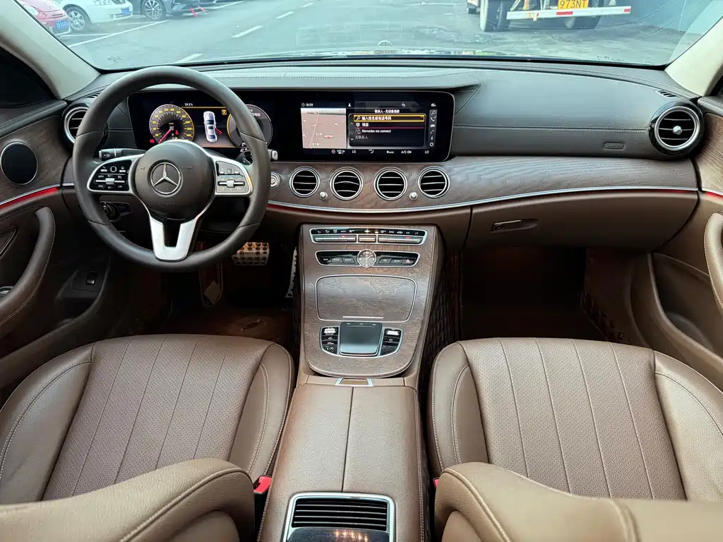 Mercedes-Benz E-Class 2019 — фото 14