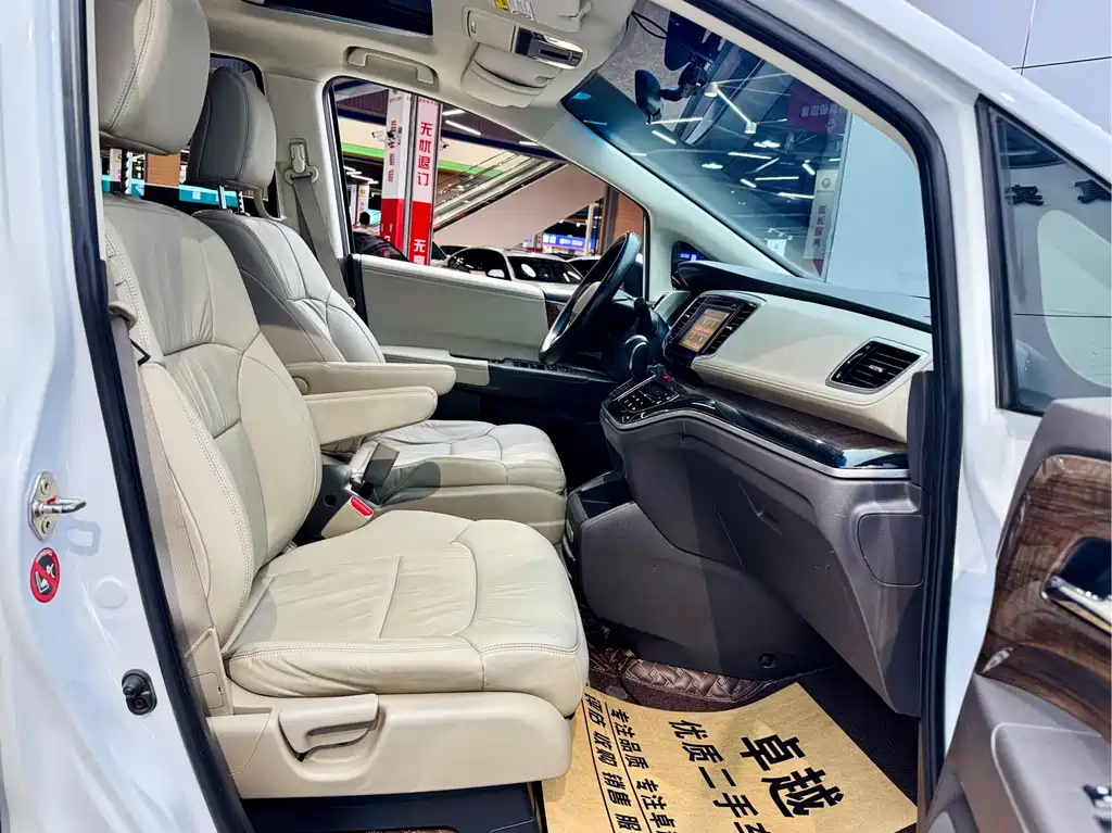 Honda Odyssey 2018 — фото 17