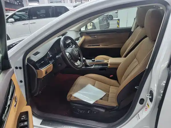 Lexus ES 2018