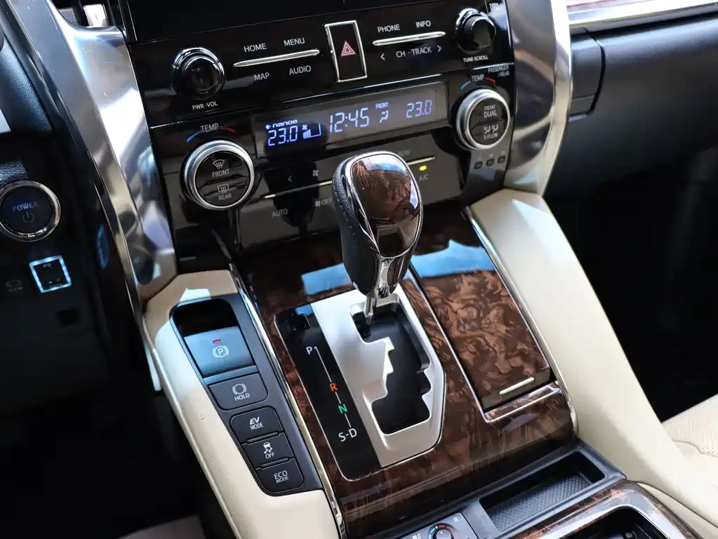 Toyota Alphard 2022 — фото 17