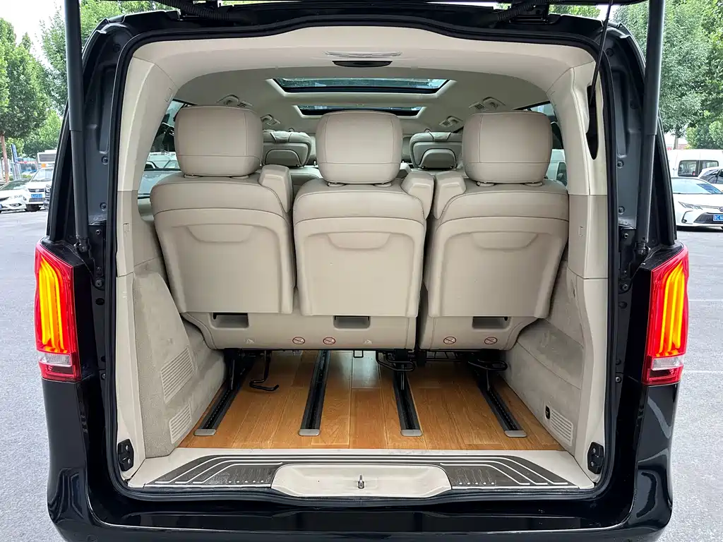 Mercedes-Benz V-Class 2016 — фото 26