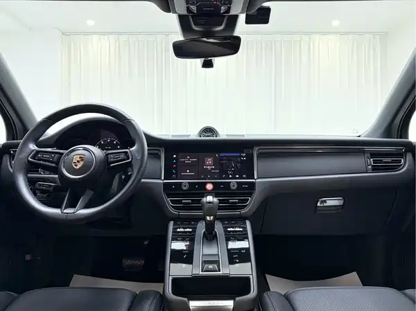 Porsche Macan 2024