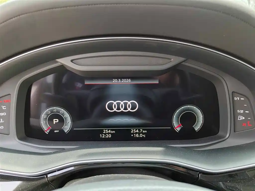 Audi Q8 2025 — фото 9