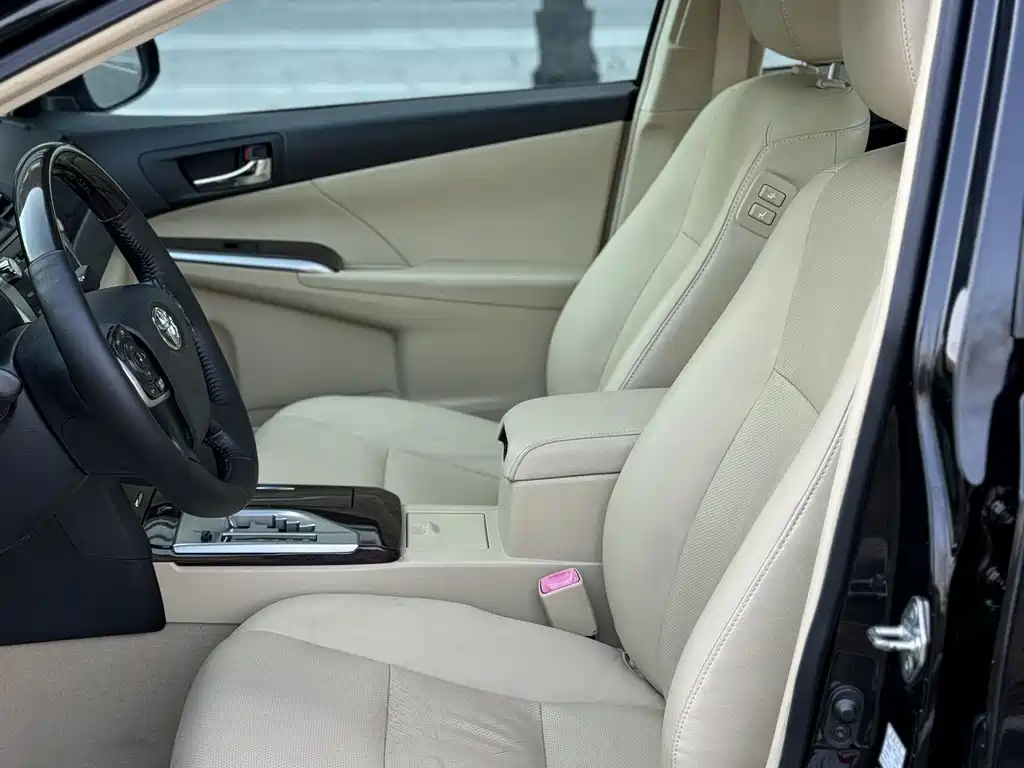Toyota Camry 2015 — фото 8